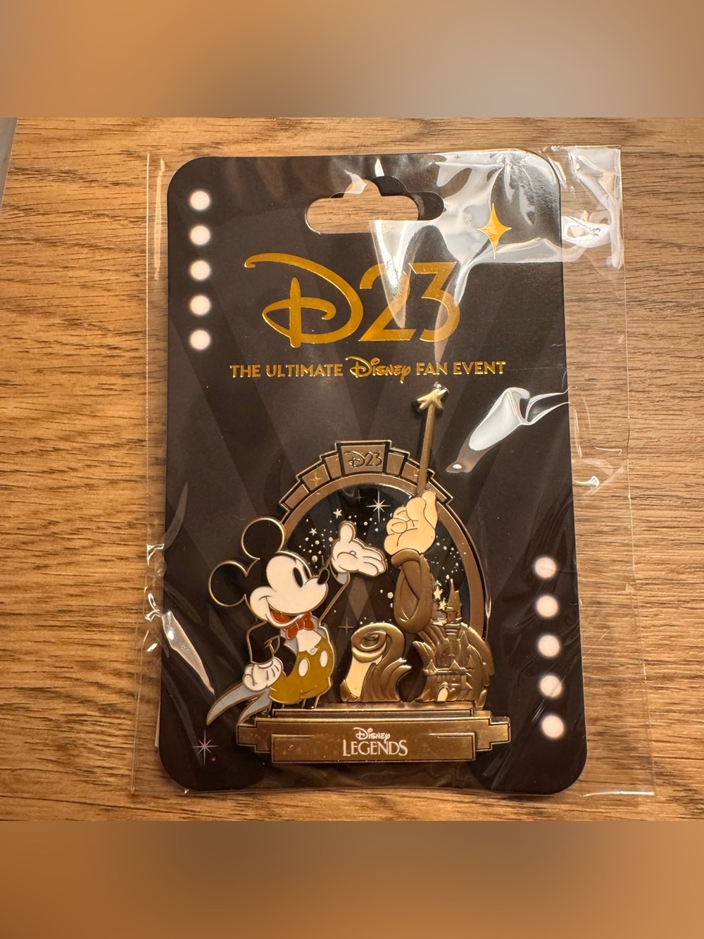 D23 THE ULTIMATE DISNEY FAN EVENT HONDA CENTER SHOWCASE LEGENDS MICKEY MOUSE PIN